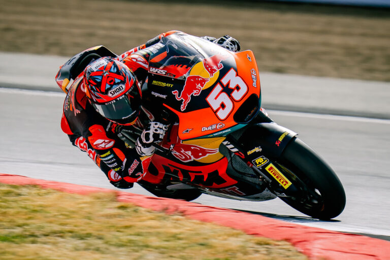 Unfassbares Moto2-Fotofinish: Deniz Öncü schlägt Moreira in Aragon-Herzschlagfinale!